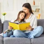 Kind en moeder tijdens ouderbegeleiding